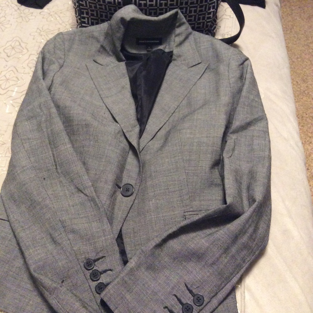 Clothes - Picture 3 of 6